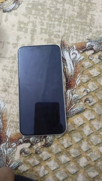 آيفون ١١ • مقفول • شخط