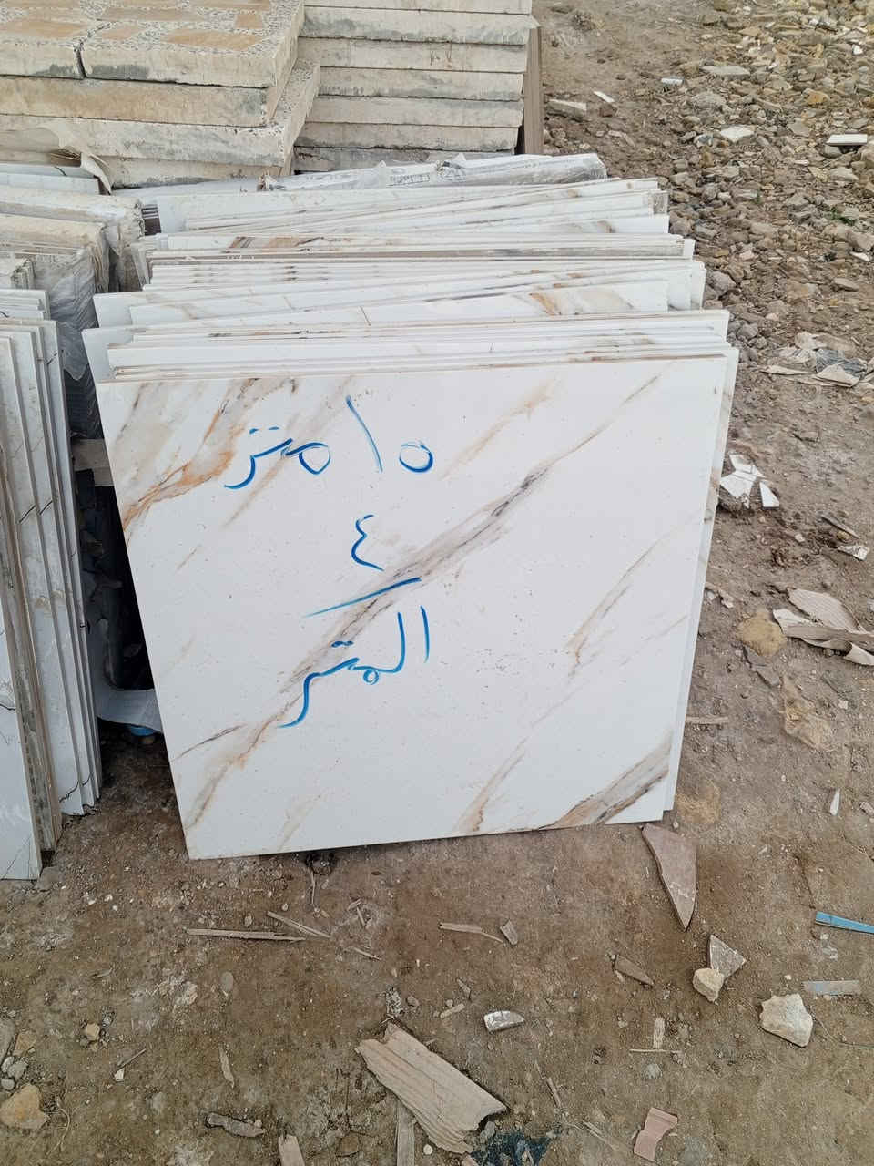 السلام عليكم مكلف بلنشر  برسلين يراني سعر 4 المتر  وكاشي سعر 7 متر ووزاره سعر القطعه الف شراي يدلل هذا رقمي‏‪***********‬‏  عنواني نعمانيه قرب متنابي
