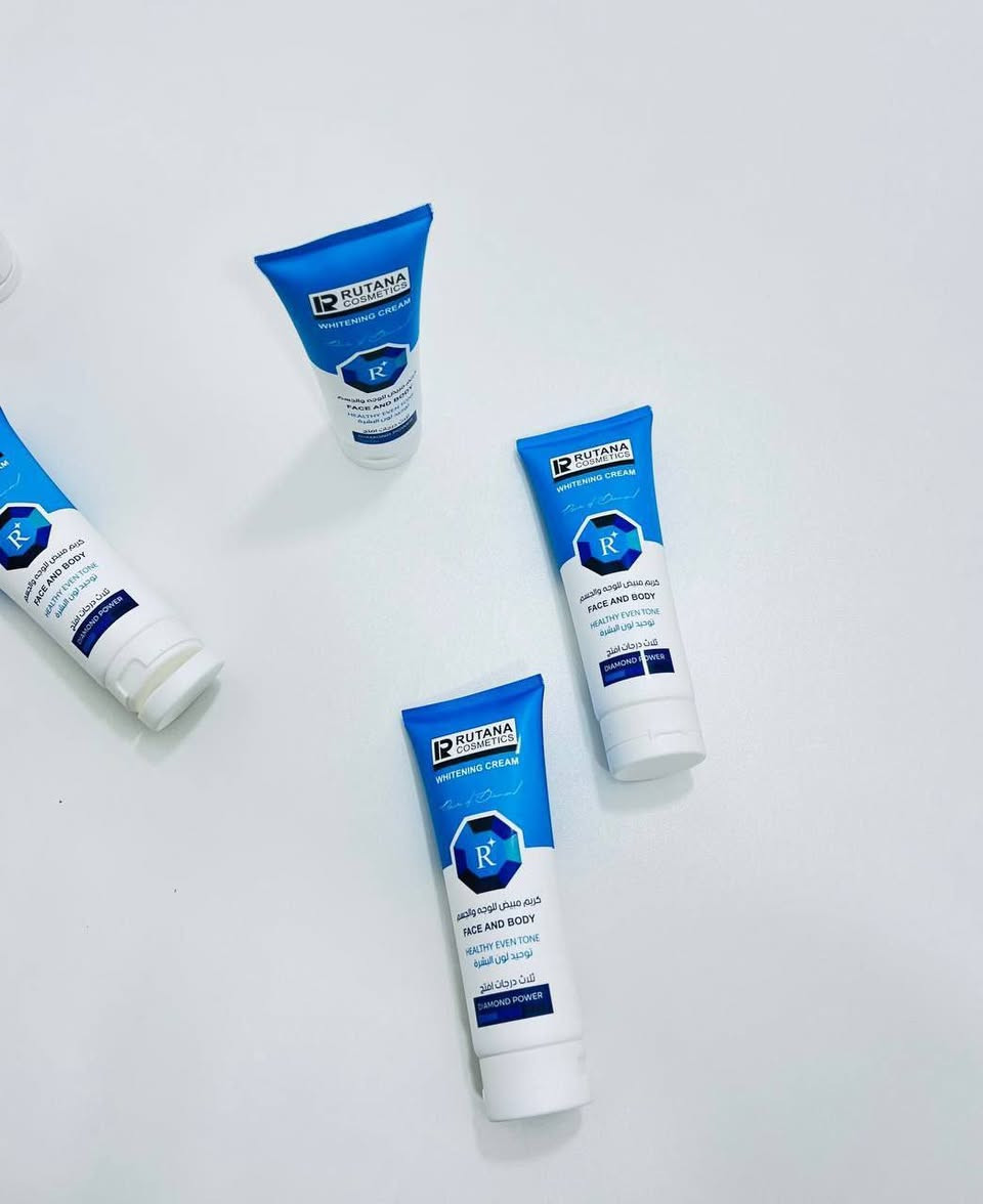 كريم تبييض للوجه والجسم من روتانا كوزمتكس (Rutana Cosmetics). 
يُستخدم لتفتيح وتوحيد لون البشرة.
يُقال إنه يمنح البشرة مظهرًا أفتح بثلاث درجات.
يحتوي على مكونات تساعد على ترطيب وتنعيم البشرة وحمايتها من العوامل البيئية الضارة.
يحتوي على الكولاجين وفيتامينات A, B3, B5, C, D, E التي تجدد وترطب خلايا البشرة بعمق ومضادة للتجاعيد.
مناسب لجميع أنواع البشرة وخالٍ من المواد الضارة

السعر راسلوني خاص وتدللون


**إذا كنت صاحب هذا الإعلان وتريد حذفه لأي سبب، رجاءا أرسل رسالة إلى الدعم الفني**