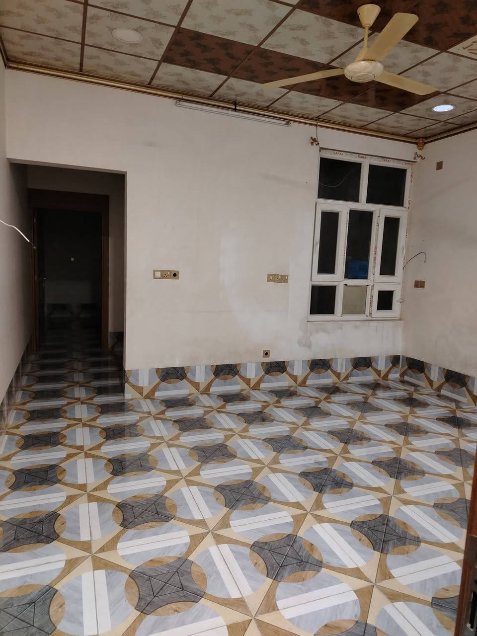 دار للايجار طابقين
مساحه 100م
يحتوي على غرفتين نوم مع استقبال ٢ مطبخ ٢ صحيات ٢
سعر الأرضي 250الف والفوق 150الف
عنوان كركوك قرب جسر رمل والحصو بين حي النصر والقادسية
للتواصل
***********
*********** ابو مصطفى يايجلي
