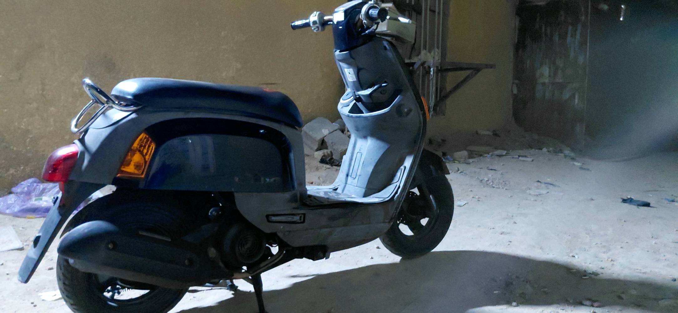 سلام عليكم اخوان دراجة بوليس كابريتر لون اسود موديل 2007 دراجة نضيفة كلش محرك مامفتوح صالي سبوعين مطلعها من المعرض دراجة لوك احلى من صور 📷 كلشي شغال بيها لايت عالي ناصي سكن بكلايت اشاير عداد سرعة عداد بانزين عداد كيلو متر وين ما يعجبك تفحصها برغي برغي. مكاني كربلاء حي الملحق مقابيل الطاقة الكهرباء.  سعر دراجة.  مليون و 150 وبيها مجال لطيبين .تواصل ***********
