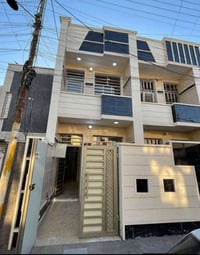 الدار للبيع مساحته 70م الواجهة 3ونص×20 يتكون البيت 3 غرف الفوق مع الجو...