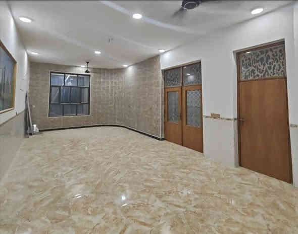 السلام عليكم
بيت للبيع طابو زراعي سند 25 مستقل
مساحه 400 متر مربع نزال 20*20 ركن
9 غرف 2 سويت 
بناء حديث صب مسلح طابقين 
الطابق الاول يحتوي على 
خمس غرف نوم اثنين منهم سويت
صاله 11*5 
استقبال كبير محيط بكل اجزاء البيت 
مجمع صحيات كامل 
مطبخ حار وبارد 
مناور عدد 3 محيطه بالبيت من كل الاتجاهات 
كراج البيت كبير مع مجمع صحيات خارجية
الطابق الثاني 
اربع غرف نوم 
مجمع صحيات كامل
استقبال كبير ع مساحه الطابق الثاني 
سطح اول وسطح ثاني 
واجهه حجر من التطعيم 
درج فرعوني اتجاهين 
نظام البيت منفصل الطابق الاول عن الثاني من حيث 
الماء والكهرباء والمجاري 
الموقع....شارع 80 خلف بانزين خانة الاضواء مباشرة
سابع بيت عن الشارع العام
***********
