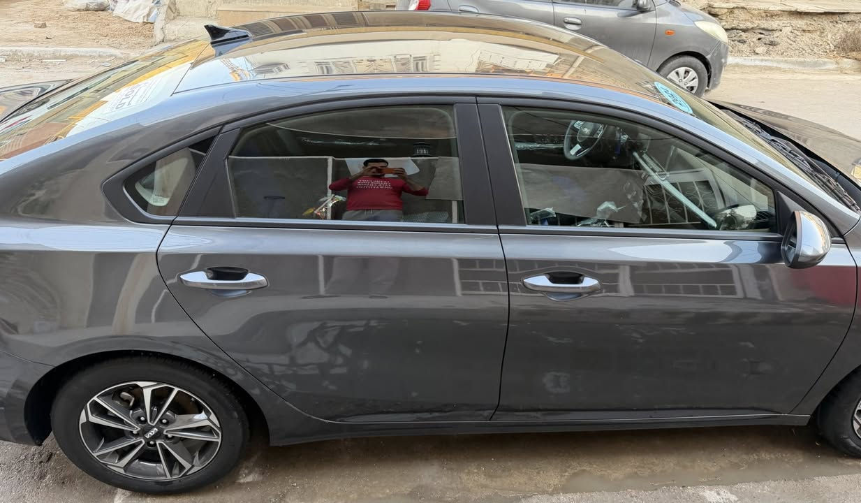 للبيع كيا فورتي 2024 سيارة جديدة بدون نقص بيها فقط جاملغ جهة السايق صبغ فقططط سياره زلغ مابيها ترقيم جديد على ايدي  اربيل انكليزي باسمي هزة جديده ورقم جديد ماشية 20 توجد بيها سبير وعده جديده ودوشمه جديده مكانها الاعظمية للاستفسار الاتصال ***********
ملاحضه : السياره للبيع فقط بدون مراوس
