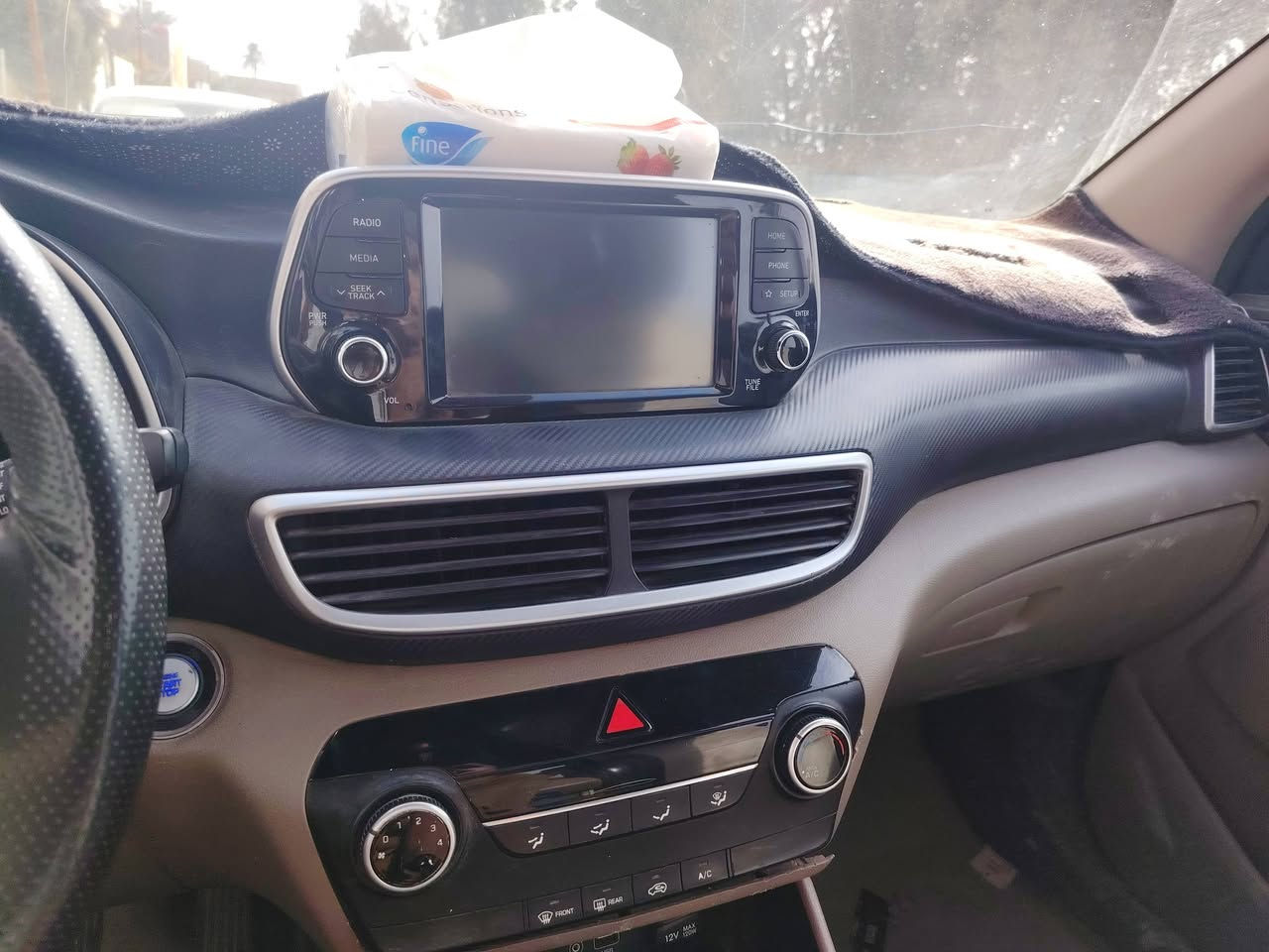 السلام عليكم
توسان 2020
محجوز للمصرف
والتسديد مباشر يعني مو باليد
السيارة بيهه صبغ بابين عكس السائق
أثر شخووط

السعر 165

***********
