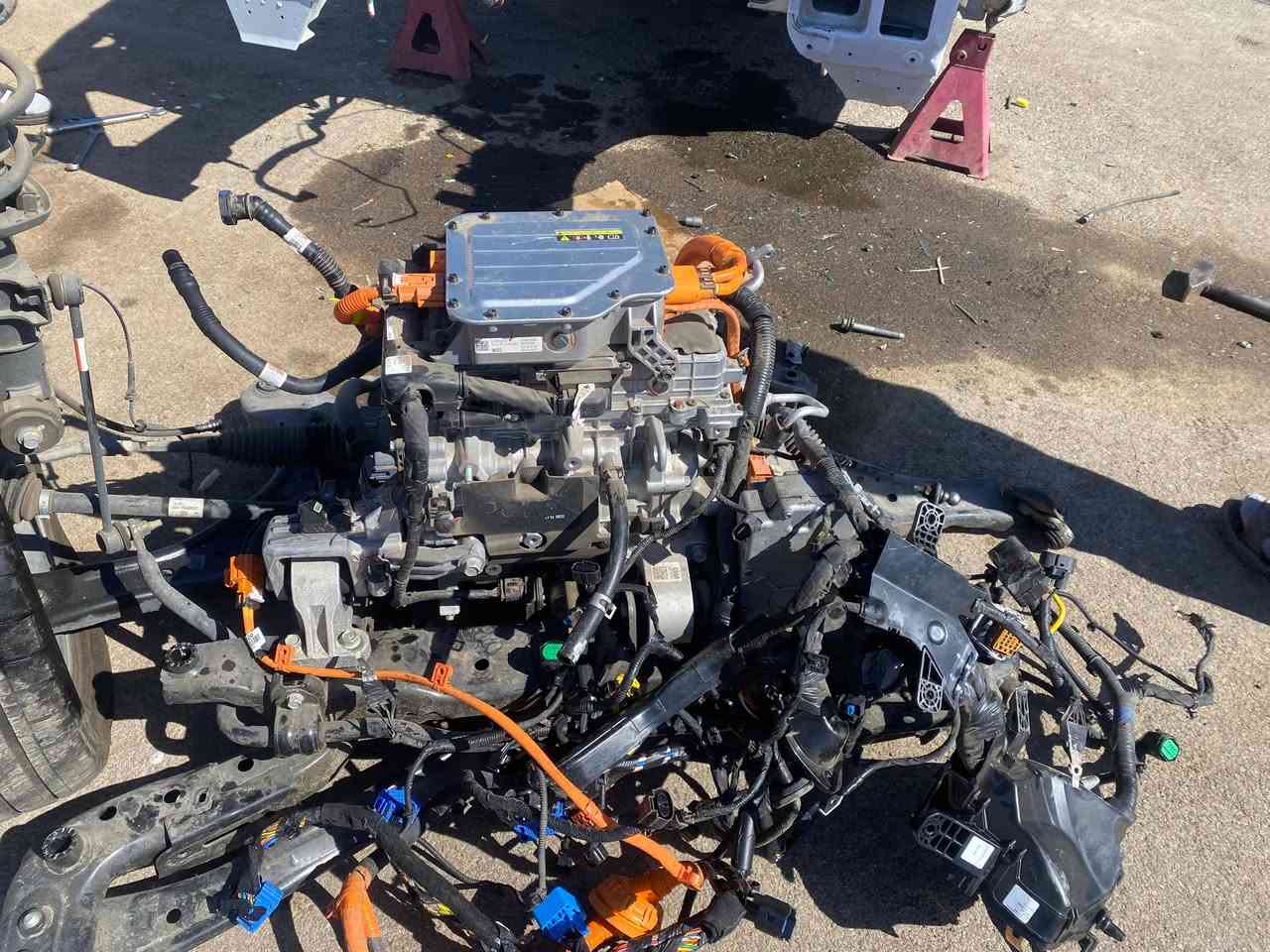 اينك5محرك وكير كامل وانفيرتر كامل يعني السياره فور ويل كهرباء موديل 2024بدون أي كسر ***********
