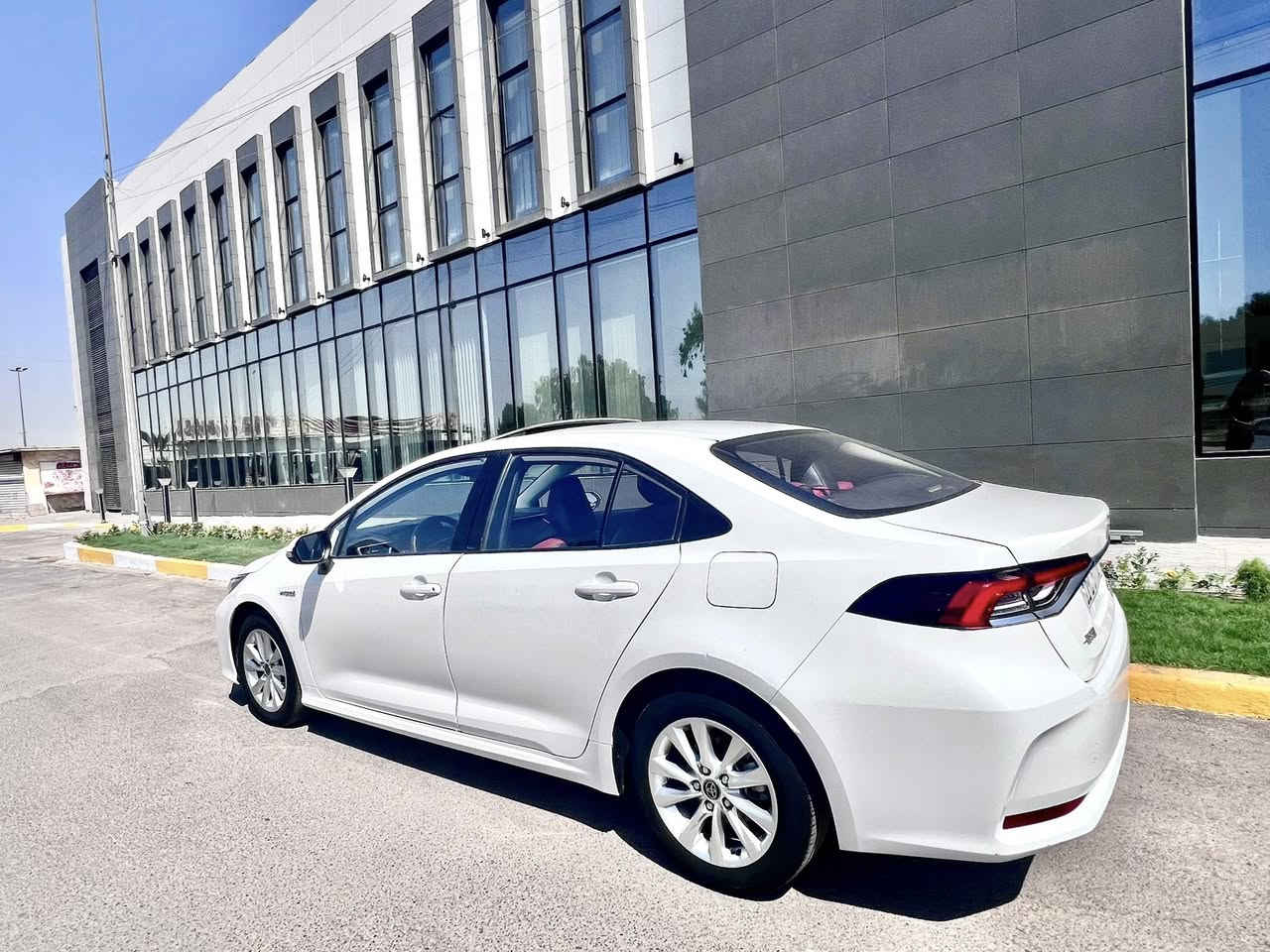 السلام عليكم للبيع ✔️
تويوتا كورلا (Hybrid) موديل 2024 العلامة الزرقاء (هجين ) ماشية 41الف  السونار مرفق مع الصور السعر (23)مليون وبيها مجال بسيط بغداد زيونة/ رقمي للاتصال/ ***********
