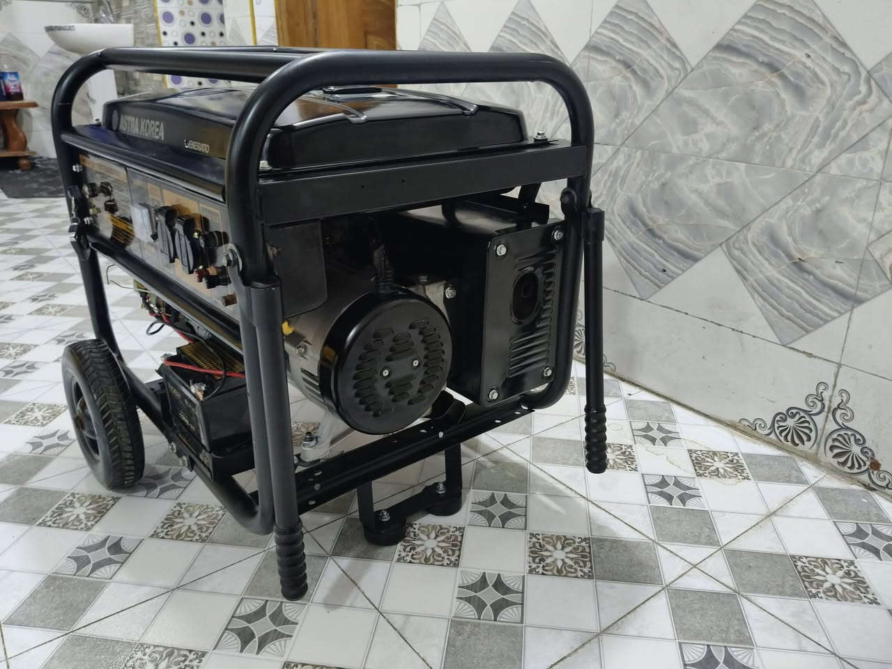 مولده نوع استرا صنع كوري باب اول 5 ونص كيفي 22 امبير تشغيل عن بعد ريمونت وهندر وسلف باتري جديد نضافتهه 90% صوتهه كلش هادء السعر 500 الف المكان بغداد ***********
