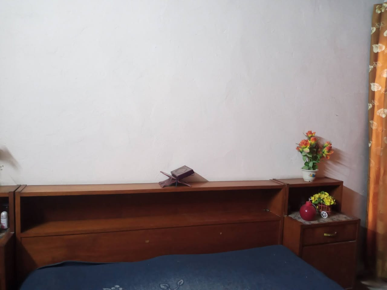 غرفة نوم للبيع
المكان بغداد البياع
الغرفة مابيها اي شي لا مكسرة ولا مصلحة وقوية كلش 
كنتور ٥ ابواب 
چرباية وياها ميزين ( ميز عدد ٢ ) موجود بالصورة
وياها ميز مراية بيه بابين و3 جرارات 
واكو وياها زاوية ناسي اصورها 
سعرها تراسلني بيش متفيدك تعالي
*********** واتساب وتلي
