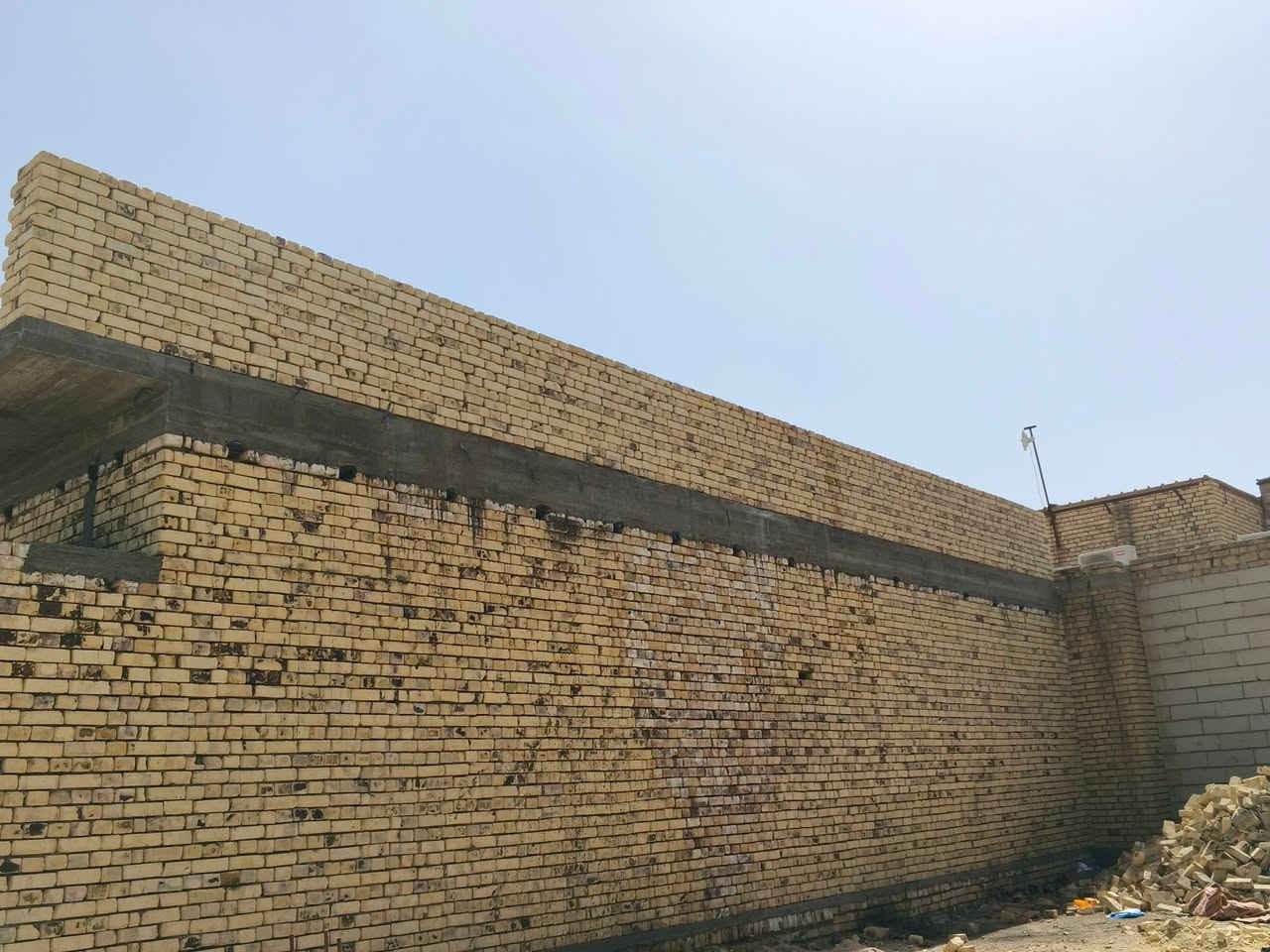 خلف بناء متفرغ حاليا 
شغل درجة اولى 
***********
