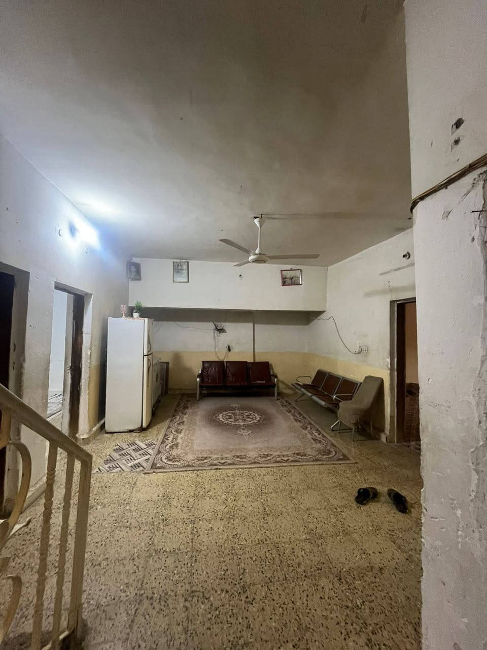 بيت للبيع بحي الشهداء الثاني 200متر طابقين بناءسنة1990 يتكون من اربعة غرف براني هول.. حمام عدد2.. مقابل ساحه.. سعر 90 مليون...واتساب ***********
