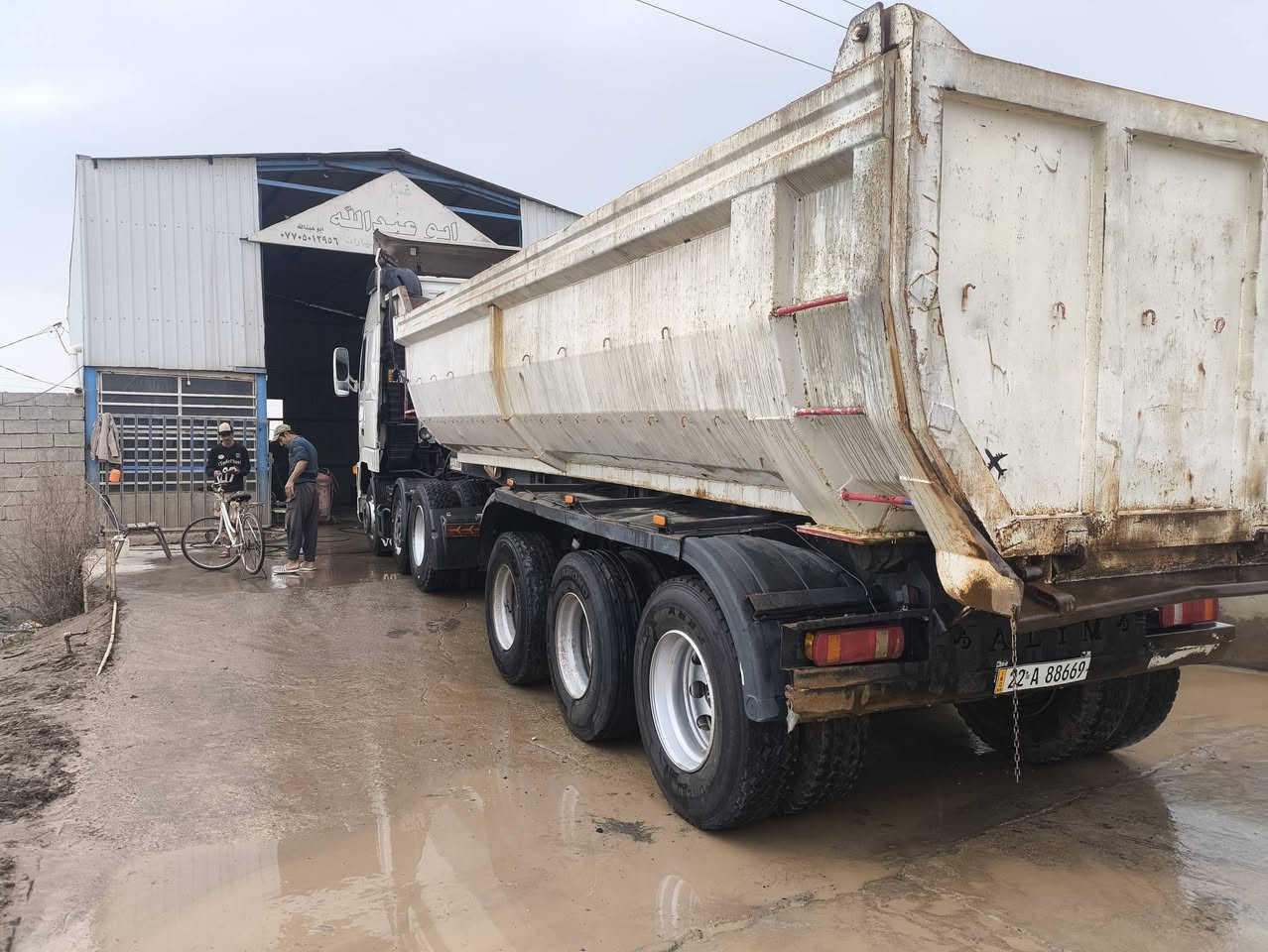 فولفو للبيع شخاطه سنكل رقم أربيل سنويه جديده تخم تاير رقم صاحب السيارة ***********
