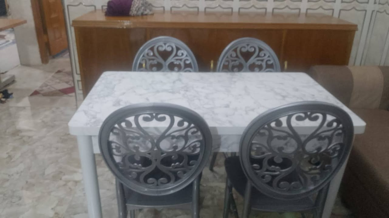 ميز طعام للبيع وياا اربع كراسي جديد استعمال شهر واحد سعر 120 وبي مجال


**إذا كنت صاحب هذا الإعلان وتريد حذفه لأي سبب، رجاءا أرسل رسالة إلى الدعم الفني**