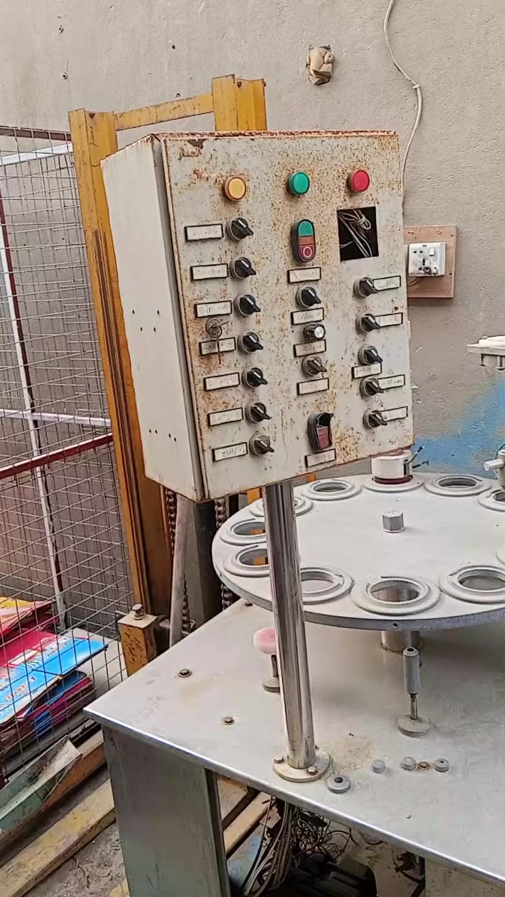 السلام عليكم عباية للبيع
***********
