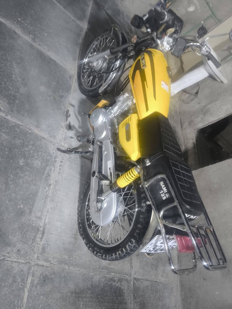 اربعه كير مرقم سنويه لل28 شاصي 22 محرك 25 شلامجه مكفول من البرغي للبرغي ،
*********** 
السعر 1400 وبيها مجال، ❤️
كوت
