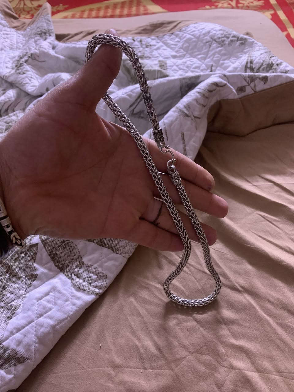 زنجيل مثل ماواضح عدك وزنه 84غرام قفل قفل 4الغرام مكاني مدينت آلصدر ***********
