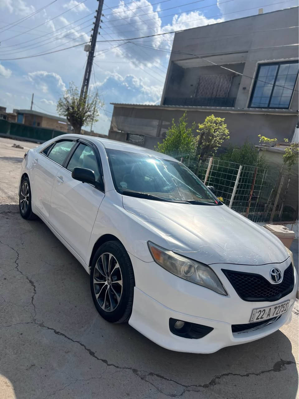 Toyota Camry 2008
گيرومه كينه و ته بريد به شه رت  
ره قه م باريكه 9وه ره قه غرامه ى له سه ره 
دواى مه عمه له بوت ده گه رينمه وه 
جوارتايه و ويلى لوكى له ژيره 
نيو ده رگاى بوياخه بى ليدان 
پشت و پيشى به شه رت 
يه ك دينار مه سروفى نيه 
*********** أربيل, العراق
