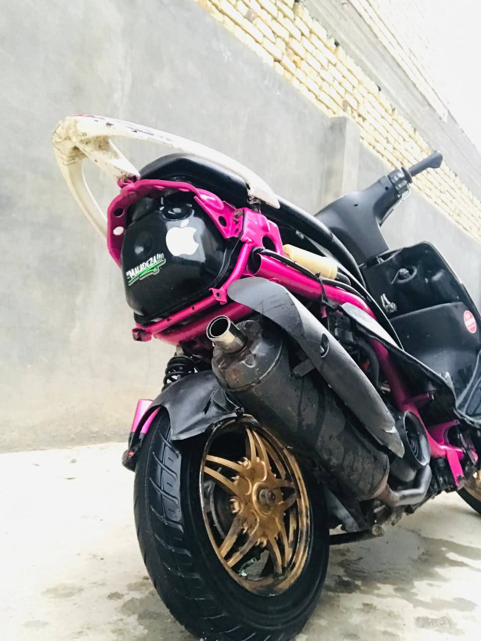 ماكس عدلة .  للبيع رياضي كلچات أمامي خلفي رياضي لون شاصي مميز حراري ويل النجمة الأصلي بوشة 55 دراجة ناعمة وحلوة بل مشي وعندي شغلات حلوة مامخليهن بعد انطيهن وياها مكاني بابل-حلهَ السعر 550 بيها مجال بسيط حك الجية (***********)
