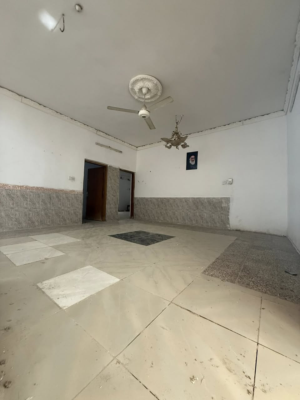 #دار_للايـــجــــار يصلح شركة او روضه او مؤسسه في ام الخيل مقابيل دائرة النزاهة مساحة 350 متر
يحتوي ع 7 غرف نوم وصالات عدد 2 وبراني ومطبخ حار وبارد وطارمة وسطح وصحيات عدد 4 …
~~~~~~~~~~~~~~~~~
#أعرض_عقارك_معنا
———————————————
🔺#للاستفسار مراسله واتساب ع الرقم التالي 

*********** 📲
