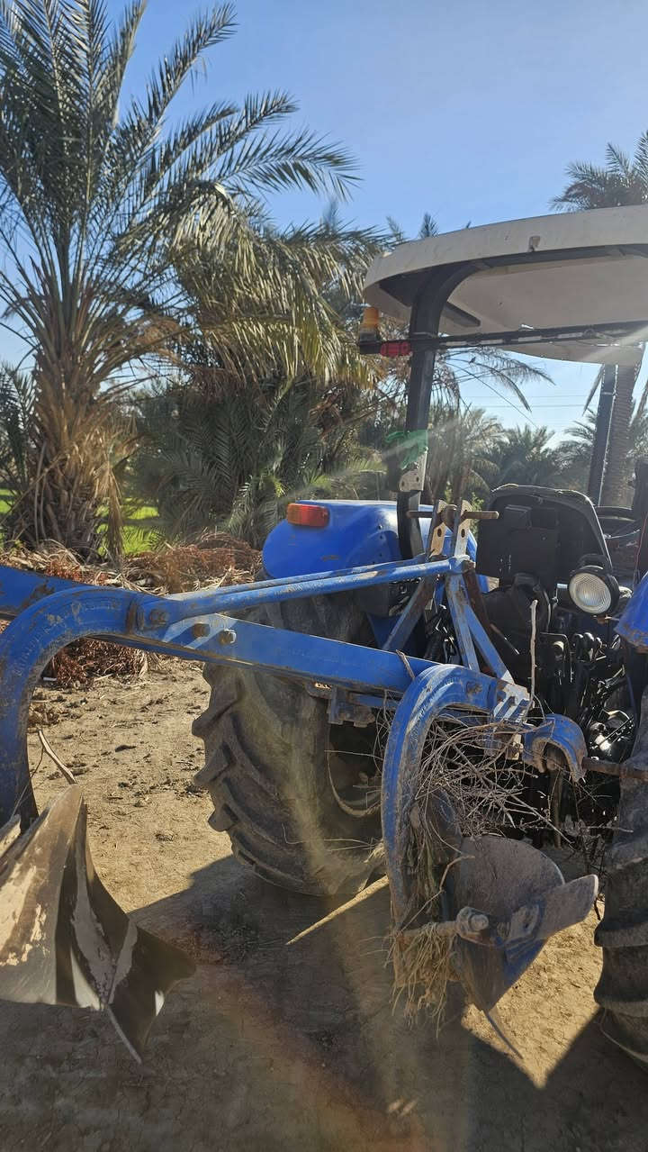 ٢٠١٢ بدون جديده مكفوله من الخياس كير وكسن وجهاز شركه بم ومحرك جدد السعر ١٦ وبيه مجال لشراي مكاني ديونيه  ***********
