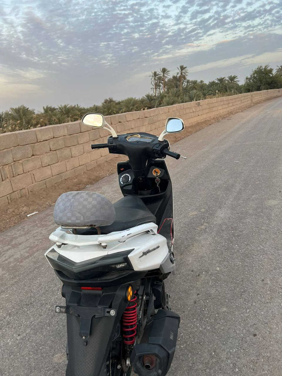 سلام عليكم دراجه للبيع سكنس ياباني شمعه دراجه نضيفه فول مواصفات مخرج شاحنه وتشقيل عن بعد بصما دراجه اربع ولفات ابلاد سعر دراجه 800او بيهه مجال مكان معمل ورق شمعه زريجي ***********
