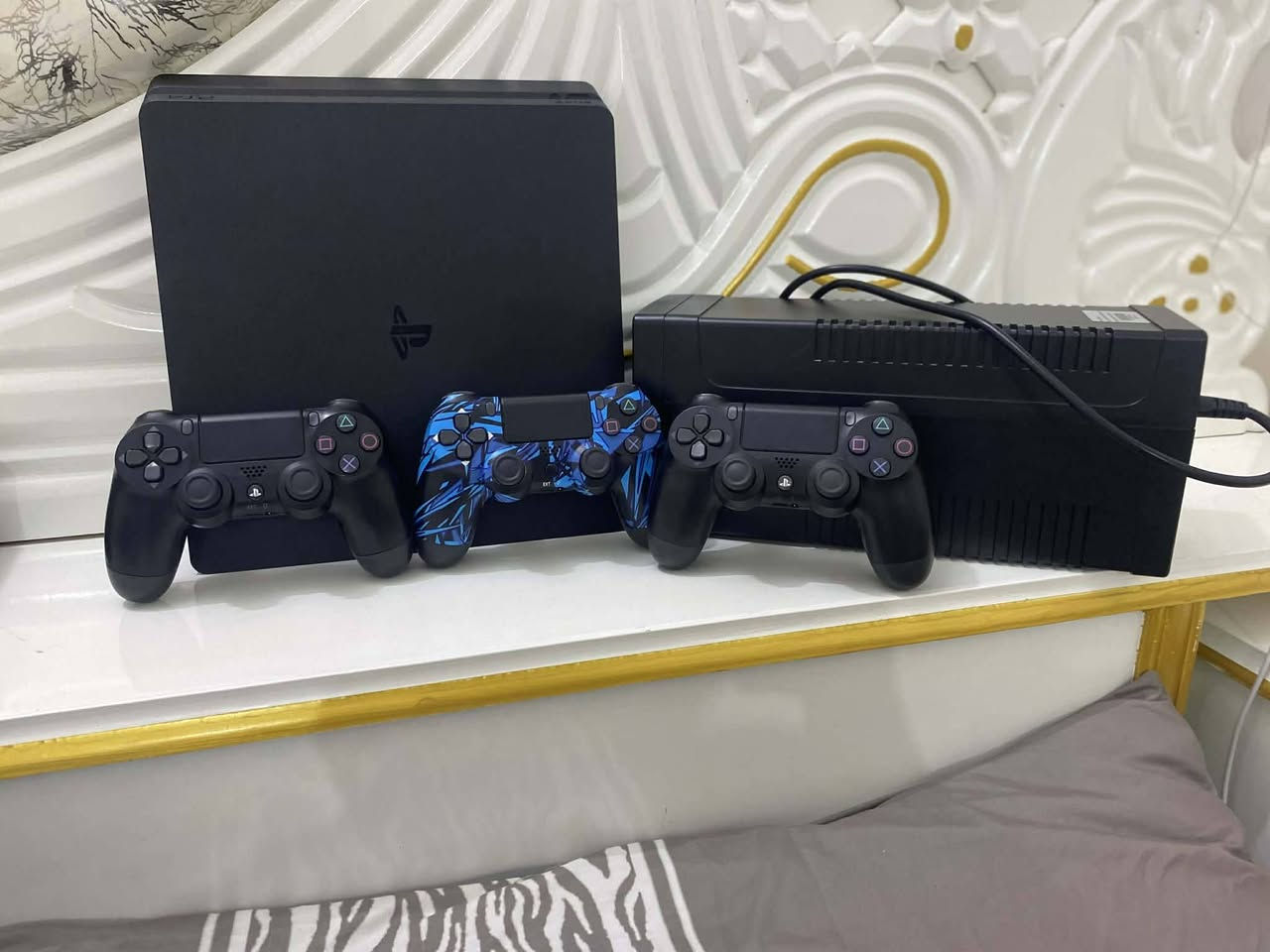 سلام عليكم بلي فور سلم مهكر ذاكره ٥٠٠ ملحقات ٤جوستكات ويوبيس شحن وياه سعر ٣٠٠ اتصال ***********
