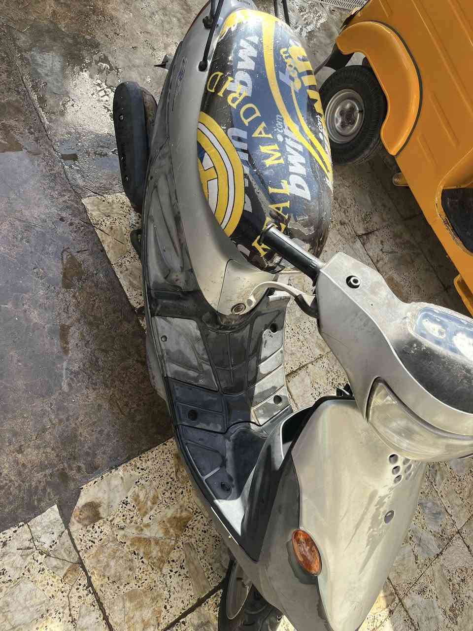 سلام عليكم دراجة لبيع بيجي 60دراجه جاهزه كلها بلاديه مكينه مامفتوحه رمبه كهربائيات كله شغاله السعر 300وبيها مجال مكان بغداد الشعب  الرقم ***********
