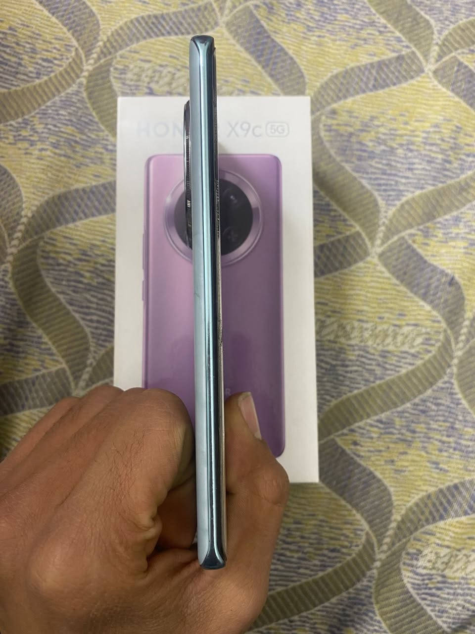 السلام عليكم
هونر5G  X9C
جهاز استخدام قليل جداً نظيف غراضه كامله
للبيع سعر 250 الف
شعب حي تجار 
***********
