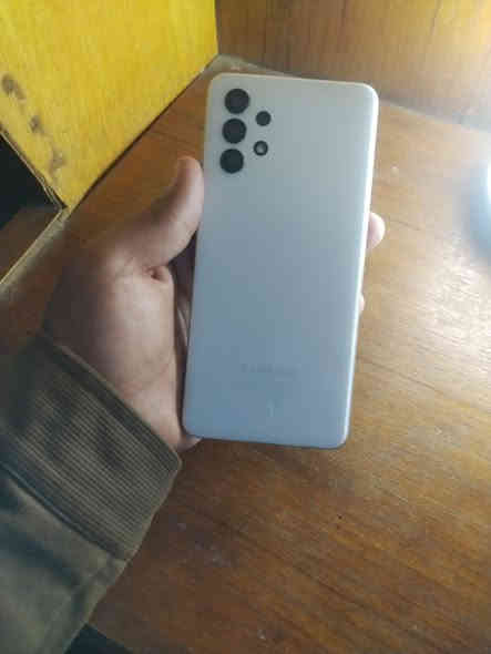 اسلام عليكم موبايلA32 لبيع جهاز نضيف مابدل بيش لبيع سعر 125 هاذه رقم *********** لعلون ديالى بعقوب التحرير
