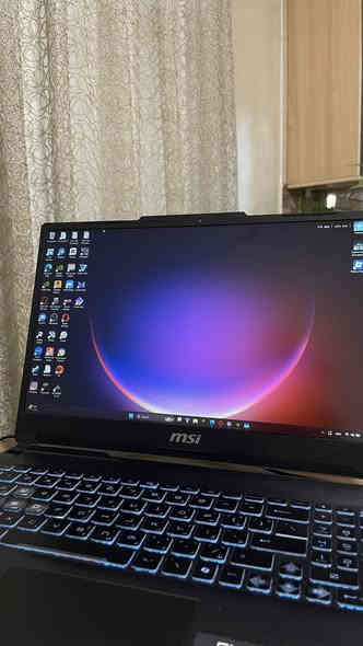 Name: MSI CYBORG 15 A13V
CPU: Intel core i7 13620h
GPU: Nvidia RTX 4060 
SSD: Lexar 1T SSD NVME
RAM: 16 GB DDR4
SCREEN: 144 Hz 
 مستعمل قليل  نضافة الشاصي كلش حلوة ونضيفة بس انطش ببسي على الكيبورد 
صار الكيبورد ستكي 
 
السماعات على غفلة  طفت مادري شنو السبب يمكن تعريفات ماكو مال سماعة 
 السعر ١.٢٥٠.٠٠٠
وهية صارت علية ب ١.٨٠.٠٠٠٠

للتواصل على الوتساب 
***********
