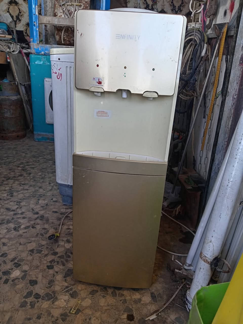 ثلاجه ١٨ قدم سعر ٥٠ الف على فحص تجميد فول براد ٣٥ على فحص بغداد العبيدي الراسه ***********
