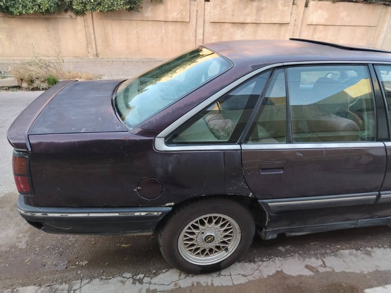 اوبل سيناتور موديل 1991 للبيع
 السيارة بسمي تحويل مباشر 
محرك حجم 3000 كبس قبغ أحمر
مبدل جديد كير اتوماتيك ( محرك وكير مالتها الأصلي )  السيارة فول تبريد بس ماشغال ستلايت كشنات الأمامي هيتر
جامات الاربعه كهرب بردة خلف أصلية طخم تايرات جديد السيارة بيها كابون بانزين صبغها مقحل بسبب غسلها بماء البئر ترايك وين ماتريد سعر السياره 33  ورقة وبيها مجال للشراي 
مكان السيارة الجانب الأيمن حي ١٧ تموز
للتواصل موبايل ***********
