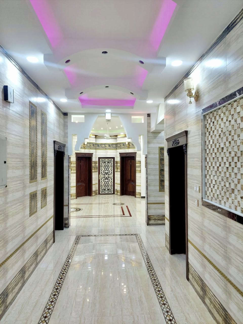 🔴🔴
(بيت للبيع 750 متر بناء حديث درجة اولى بسعر مناسب) 

الموقع: خلف جامعة الإمام الصادق عليه السلام الأهلية.

المساحة: 750 متر زراعي إقرار محكمة.

تفاصيل العقار:  
طابق واحد ونص بناء حديث فول مواصفات بناء درجة اولى مساحة البناء 360 متر يحتوي على 3 غرف نوم 
2 بالطابق الاول و غرفه واحده كبيرة بالطابق الثاني وصالة عدد 2 وبراني ومطبخ ومجمع صحيات عدد 2 
وكراج للسياره كبير جداً  .

السعر: 210 مليون مع المجال. 

للأستفسار أكثر مراسلتنا ع الخاص او رقم الواتساب( *********** )
