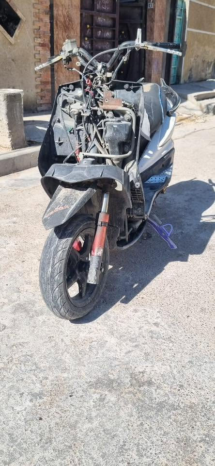شغالات ثنيناتهن والدايوان محركها ممفتوح كوم حديد 500 الف
***********
