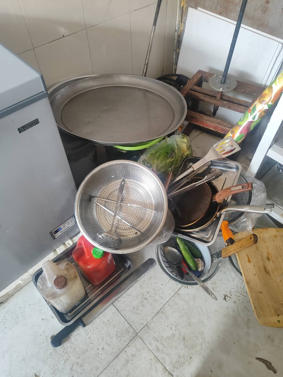 السلام عليكم غراض مطعم كلهن جدد استعمال قليل قلايه فلافل شوايه كص حمايه كراسي طوس مقبلات مواعين تريد تانكي ماي طن ماطور حرامي تريد شلعه تريد مفرد***********
