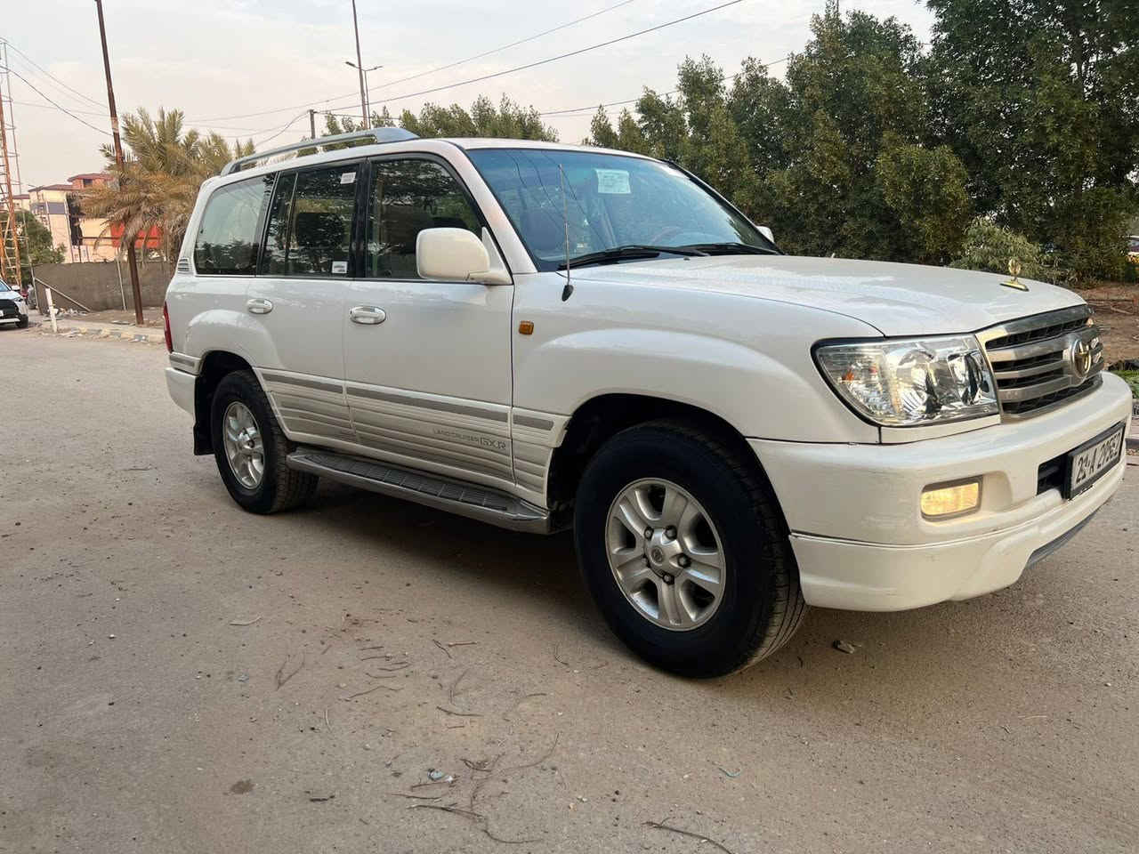 سلام عليكم لاند كروز ٢٠٠٢ محدثه ٢٠٠٧ سياره حلوه احله من لصور مكفوله من لصبغ فقط دعاميات لباقي كفاله سياره حلوه وجديده
مكينه وكير وحداديه وتبريد كفاله
فول مواصفات ام لعلامه الذهبيه 
فتحه +  ثلاجه + فور ويل + دبل تانكي + دبل فيت بم + ثلاث قطع تبريد + ٧ راكب +مكينه ٦ سلندر 
سعر ١٧٠ وبيها مجال
سياره بسمي
سياره جديده ممتعوبه
مكان السياره الكراده
للستفسار  ***********
