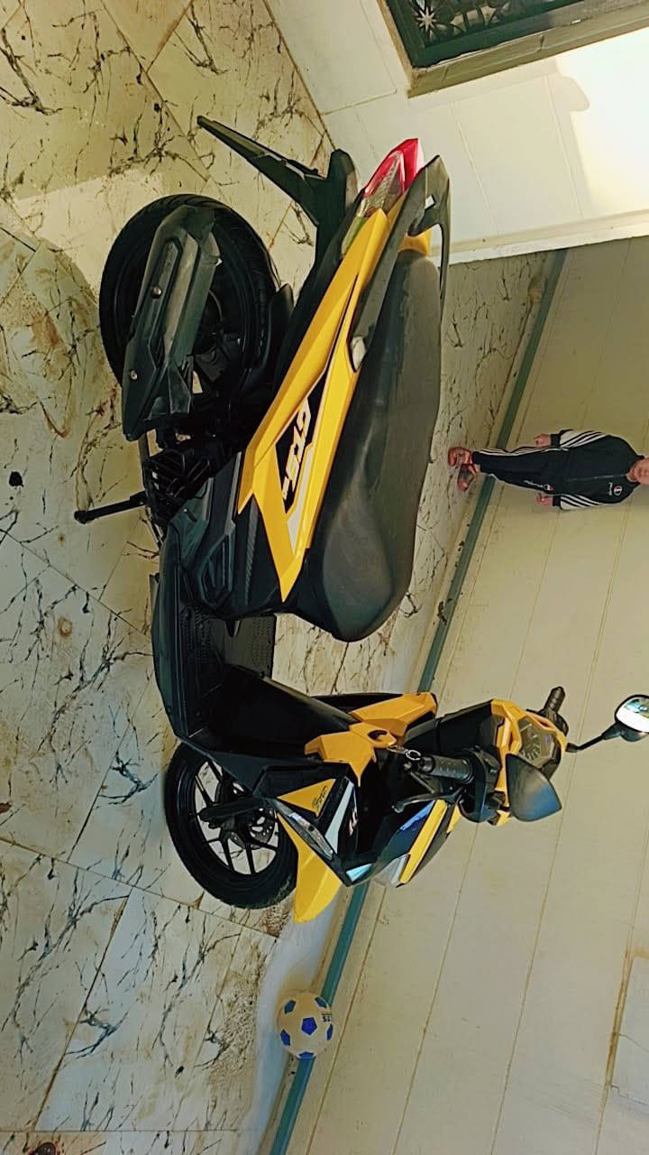 السلام عليكم
دراجه للبيع 
جي تي اس 
ماشيه ٥٠٠ كيلو يعني زيرو
على ايدي
اوراقها كامله  
مكاني بغداد حي الجهاد
سعرها ١.٥٠٠.٠٠٠ وبيه مجال 
‏***********
