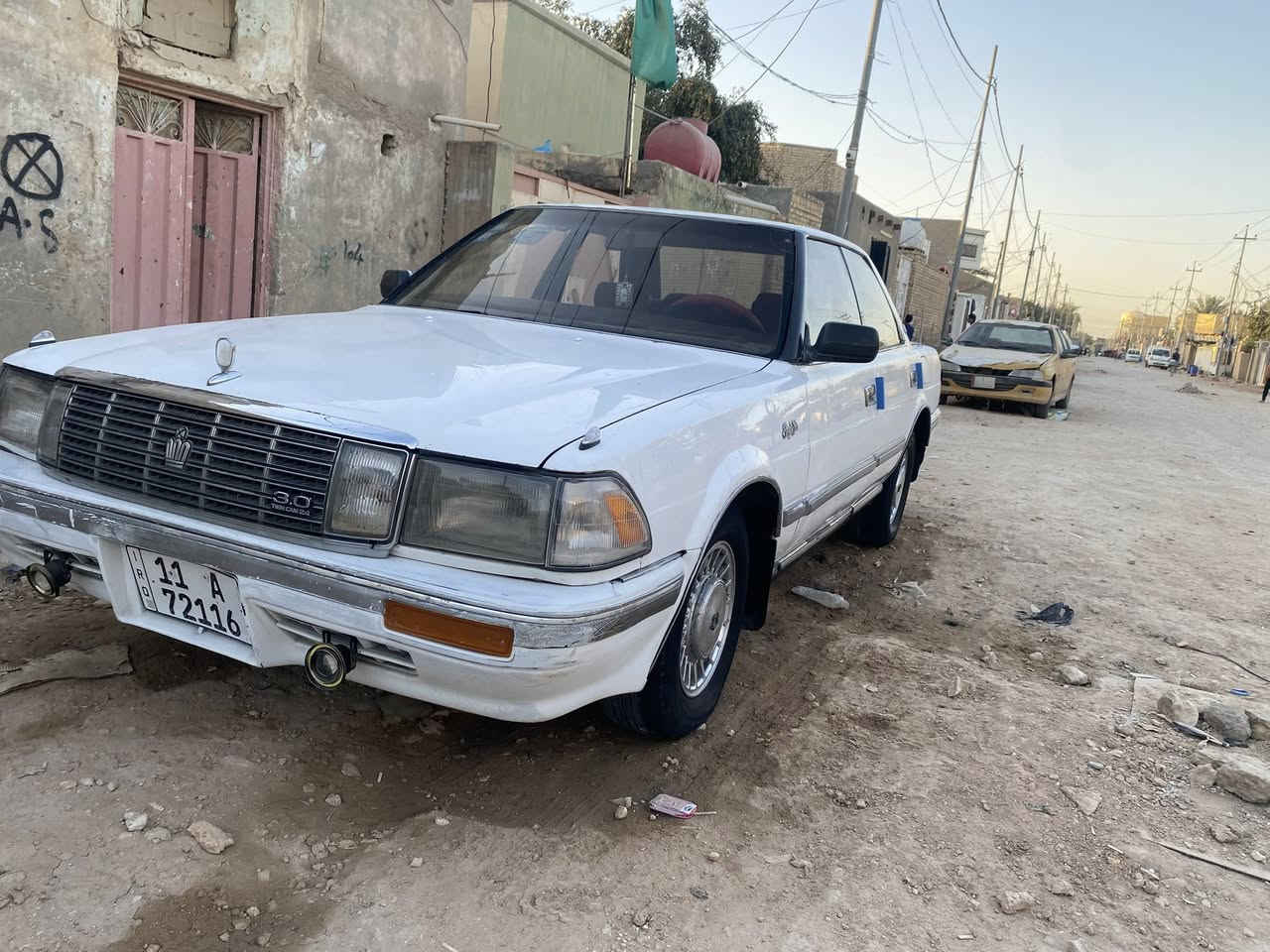 سوبر هارتوب علابلاد موديل 1990 يسره بلادي رقم بغداد دولي هزه جديده سنوية لغاية 2027محرك VVT-i جديد كير جديد تبريد شغال ثلج تخم تاير سياره متعوب عليهه بيهه تراي للبصرة تحويل ثاني يوم كهربائيات كله شغال
سعر 44 ورقه وبيه مجال رقم *********** 
مكان السيارة الديوانية المركز
