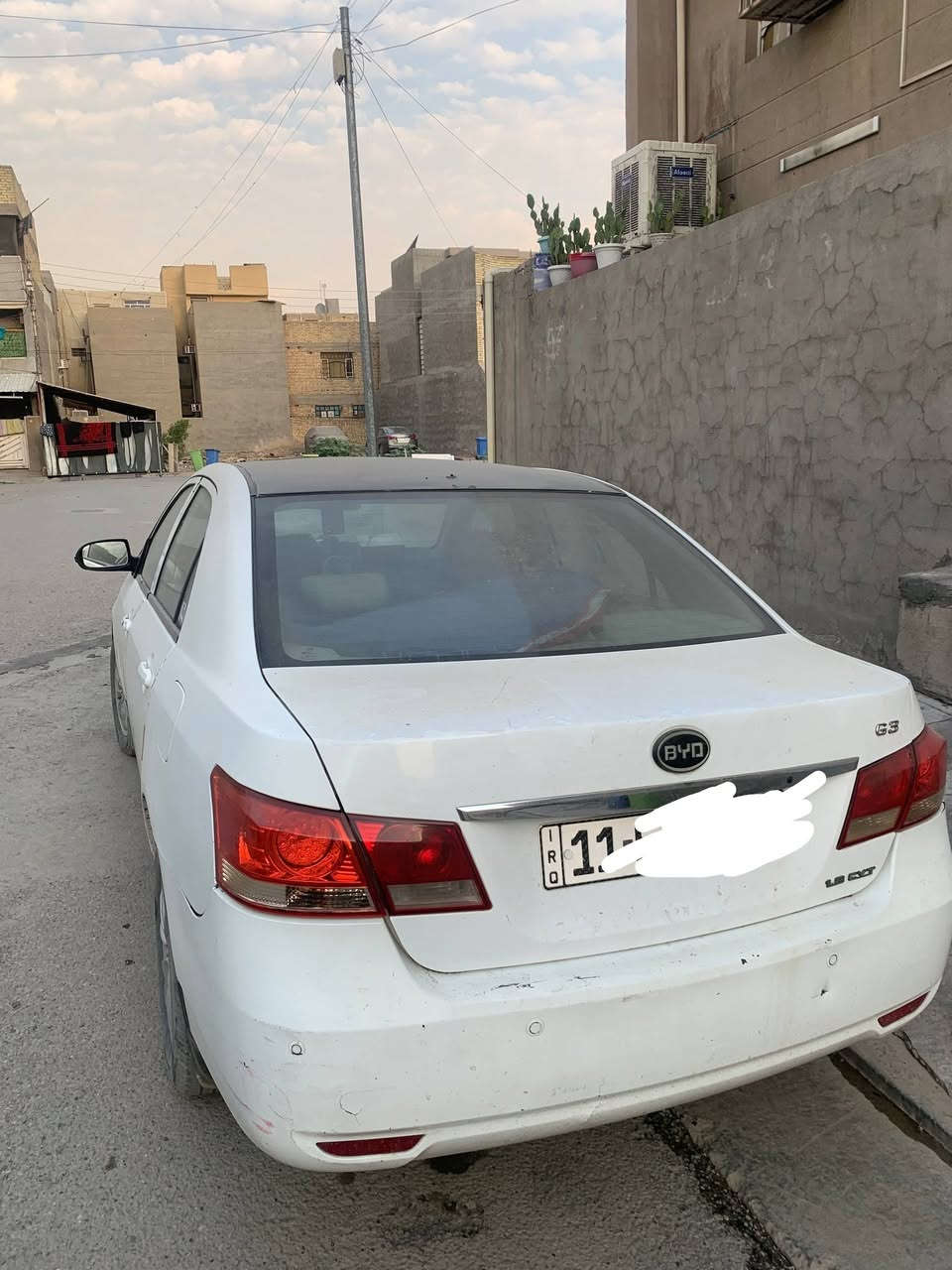 سياره بي واي دي موديل ٢٠١٣ بيضاء اللون مكينه نظيفه تبريد شغال شاشه كامره كشنات جلد رقم بغداد الألماني الجديد سنويه ٢٠٢٩ وبيها رشات صبغ بس بدون ضربه وبيها جاملغ ايمن وشبر خشم البني ومصلح نفسه بيها بس كير يبوش بيها السعر 45 وبيها مجال رقم الهاتف *********** متواجد ع الوات ساب تعال واقتنع وتدلل
