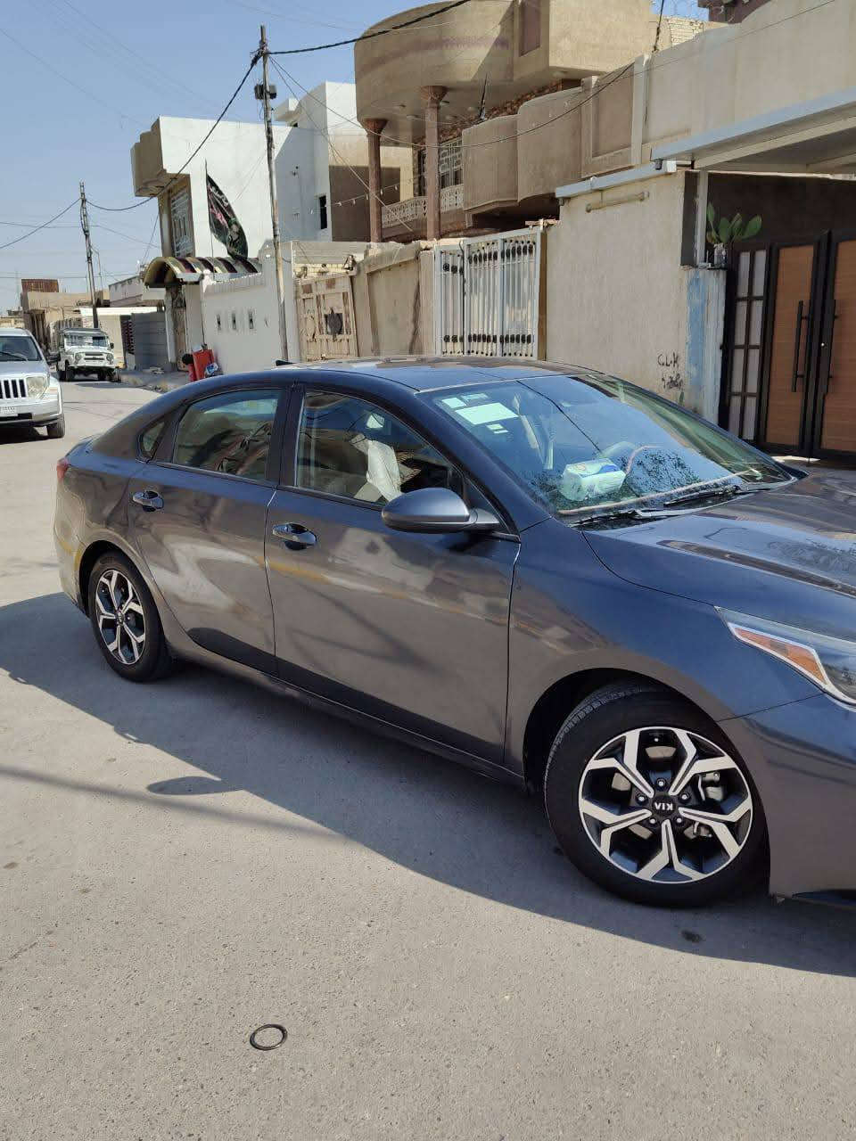 السلام عليكم للبيع كيا فورتي موديل 2019سياره جديدة على لبلاد ماشية 71مكينه وكير خيل من الله صدر جديد تايرات جدد تتفى تبريد خير من الله سعر 130وبيه مجال حك جيه والي ميعجبه يدعيلنه برزق  صور الحادث مرفوقه ويه صور وهذا رقم ***********
