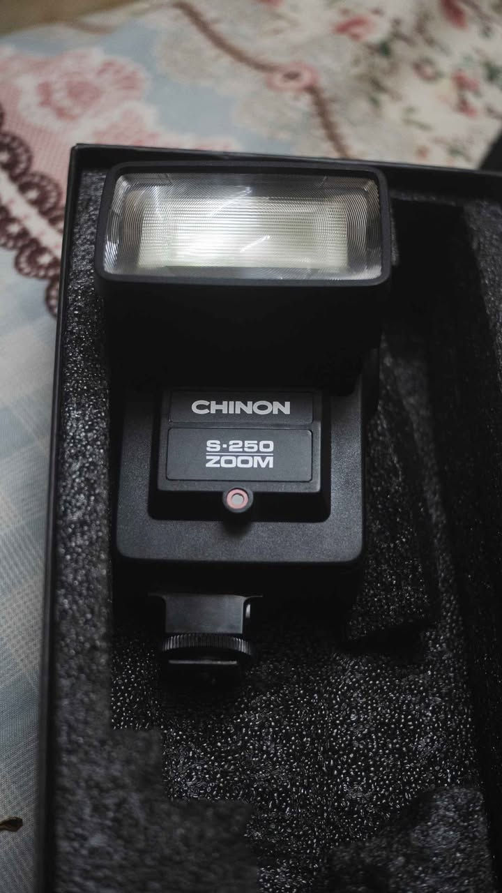 فلاشات ttl حديثة للنيكون 
-JESSOPS 360AFDN (نيكون)
-YONGNUO Speedlite YN560EX III (نيكون)
-CHINON S-250 (جوكر)
⚡ قوة إضاءة قابلة للتحكم: إمكانية ضبط شدة الإضاءة يدويًا على عدة مستويات.
🔄 رأس متحرك: يمكن إمالته وتدويره للأعلى والجانبين لعمل إضاءة مرتدة (Bounce).
📸 وضع TTL (حسب الموديل): قياس تلقائي للإضاءة للحصول على تعريض مناسب.
🎚️ تحكم يدوي كامل: مناسب للتصوير الاحترافي وضبط الإعدادات بدقة.
🌟 دعم الزووم: يتغير تركيز الإضاءة حسب البعد البؤري للعدسة.
🔌 إعادة شحن سريعة: وقت انتظار قصير بين الومضات.
📡 دعم التزامن اللاسلكي (في YN560EX III): يمكن تشغيله عن بُعد.
🔋 يعمل ببطاريات AA: سهل الاستخدام والاستبدال.
 وايضا بيهن 5 مودات
Ttl (اوتو)

Multi (الفلاش يصدر سلسلة ومضات سريعة في صورة واحدة)

Manual مود مانول

High Speed Sync (HSS)(يسمح لك باستخدام سرعات شتر أعلى من 1/200s تقريبًا.

Wireless / Slave

زوم على حسب العدسة 28-35-50-85

المواصفات هذني لاول اثنين كل واحد منهن سعره 60 ما عدا اخير واحد المنوال سعره 15 بغداد, العراق


**إذا كنت صاحب هذا الإعلان وتريد حذفه لأي سبب، رجاءا أرسل رسالة إلى الدعم الفني**