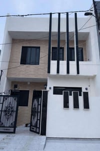 🏠 دار للبيع – تشطيب حديث ومودرن  🔹 المساحة: 100 متر 🔹 الواجهة: 7 متر 🔹...