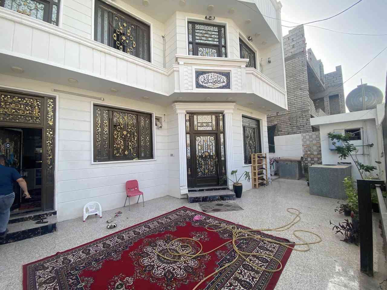 دار للبيع في حي دوانم المعمل بالبداية

 شارع مبلط مساحة 250 متر
 
يحتوي على اربع غرف نوم 

للمزيد من التفاصيل مراسلة الصفحة او الاتصال ***********
