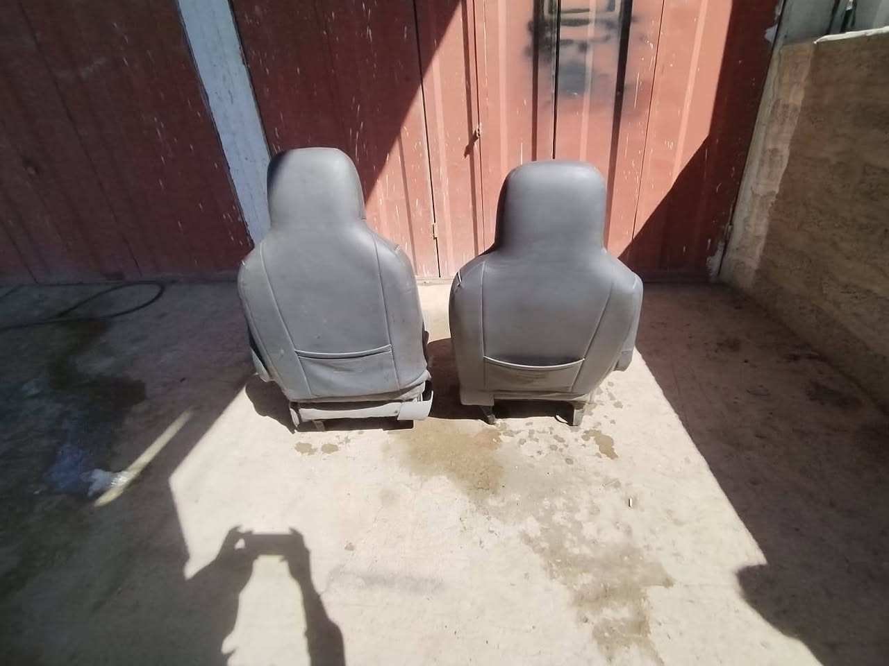 السلام عليكم 
كشنات أبو تجوه جلد بس المقعد مخمل بلادي أماميه مال فورد E 350  السعر ٢٥٠  الف مكاني بغداد


**إذا كنت صاحب هذا الإعلان وتريد حذفه لأي سبب، رجاءا أرسل رسالة إلى الدعم الفني**