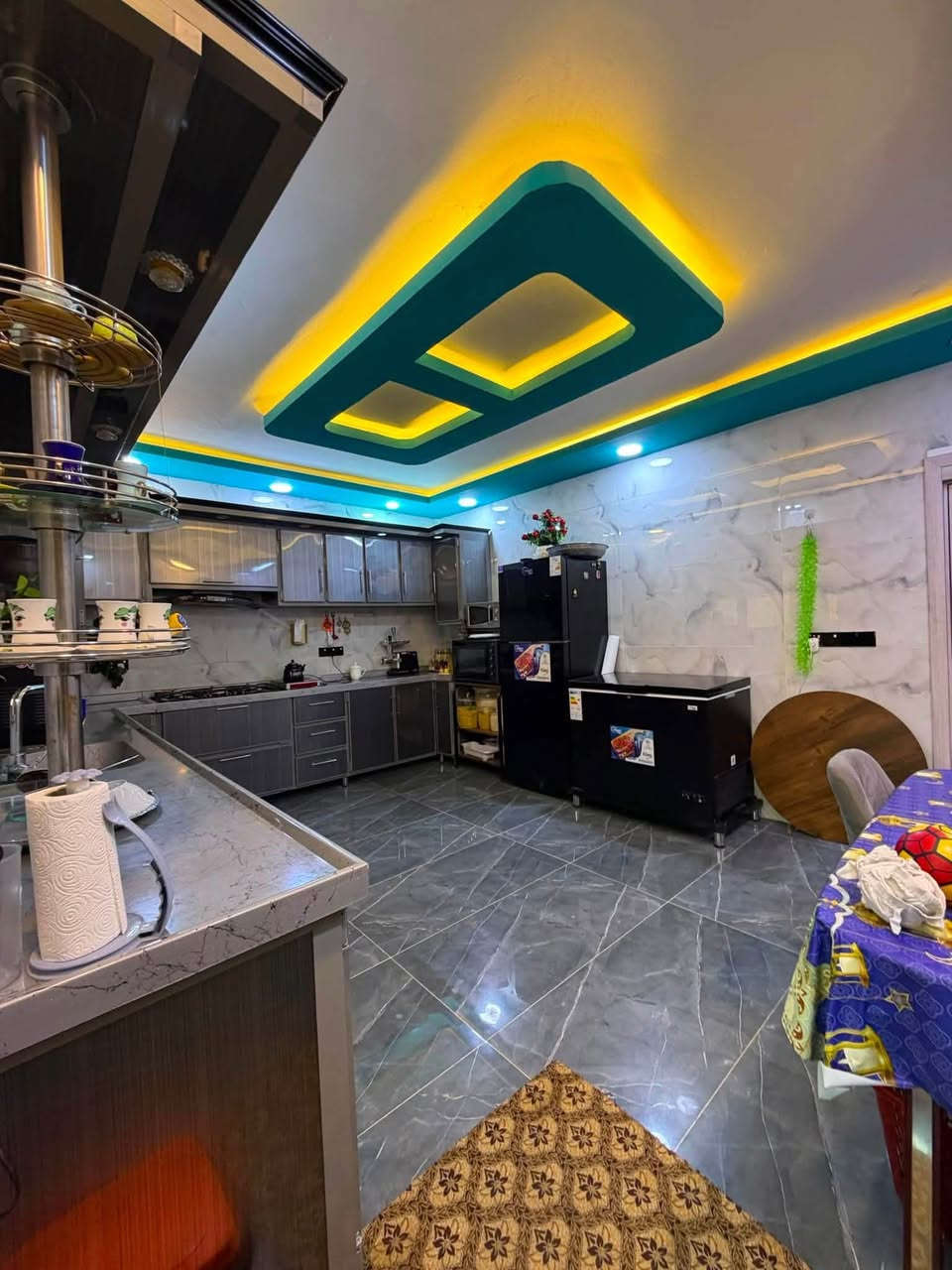 🏡 للبيع – دار مميز في حي البكر
(للمعرفه السعر اكتب تم في التعاليق)‼️‼️
📍 الموقع: حي البكر
📐 المساحة: 250 متر
📏 الواجهة: 10 متر
🛣️ شارع 20 متر مع رصيف 5 أمتار
📄 السند: طابو زهور – شرط تحويل

✨ الدار مكوّن من طابقين وبناء مرتب وجاهز للسكن:

🔹 الطابق الأرضي:
* كراج
* هول
* استقبال
* مطبخ
* صحيات
* غرفتين نوم

🔹 الطابق الثاني:
* 4 غرف نوم
* هول
* صحيات
* بيتونة
* سطح
🏠 دار مرتب بموقع مميز، مناسب للسكن العائلي.
📞 للاستفسار: *********** | ***********
