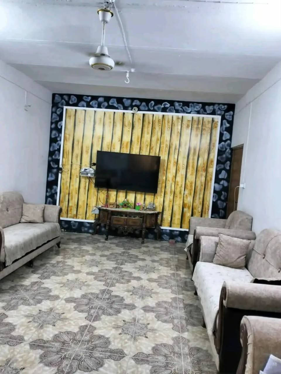 بيت طابو صرف للبيع او مراوس 300م.واجهه 15نزال20.غرفتين نوم وهول واستقبال مجمع صحي خارجي حديقه واجهه البيت وقطعه ترك 100متر تصلح مشتمل تنبني


**إذا كنت صاحب هذا الإعلان وتريد حذفه لأي سبب، رجاءا أرسل رسالة إلى الدعم الفني**