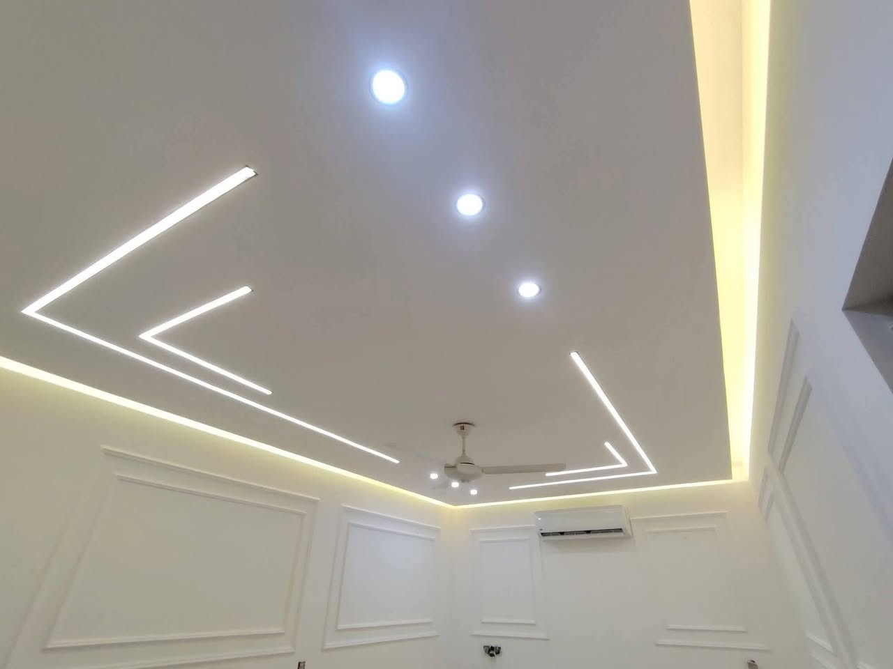 تنفيذ كافة اعمال الديكورات الحديث جودة عالية دقة متناهية في التنفيذ الاستفسار التصال *********** كورك ***********
