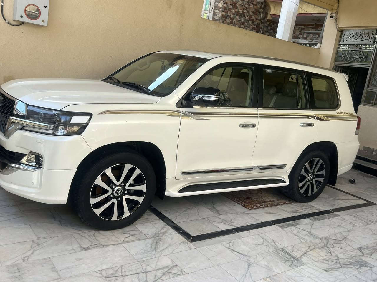 السلام عليكم موديل 2019. كويتي كفاله عامه مطلقه ماشيه 80 مكينه 8 سلندر مواصفات جنطه كهرباء 4كامرات مرايات قلاب وباقي المواصفات معروفه معروضه 535 سياره جديده بمعنى الكلمه رقم اربيل للاستفسار *********** *********** للبيع او المراوس بسياره بيك اب لو سورنتو
