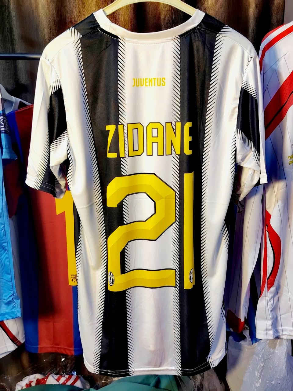 دريس زيدان نسخة يوفنتوس قياسات من S لل XXL جملة اقل عدد 5 قطع يجي سيريه و اكو مفرد للي يريد للحجز والاستفسار التواصل مع الرقم *********** واتساب أو مراسلة الصفحة توصيل لكل محافظات العراق
