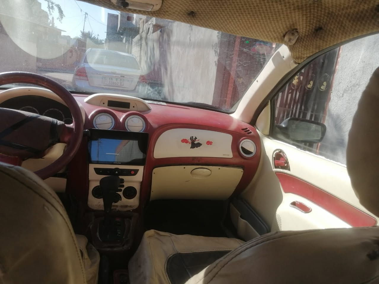 سلام عليكم ورحمة الله وبركاتة  سياره سمند رنا البيع مديل 14رقم نكليزي مصفره هيه وغرامات تحويل ثاني يوم  كير مكينه كوله اوتماتيك كهربائياته كله شغاله صدر امامي خلفي جديد هوزن جديد تخم تاير  جديد  مابيه ضربه  ولكشر كدام العين سياره خير من الله سعر 35وبيه مجال العنوان لانبار الحبانيه رقم موبايل+964 783 193 2159
